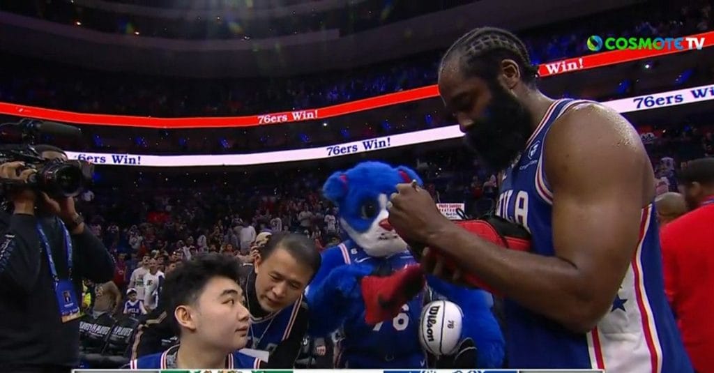 NBA, Τζέιμς Χάρντεν: Συγκινητική στιγμή με επιζώντα του μακελειού στο Μίσιγκαν, κράτησε τον λόγο του ο “Μούσιας”