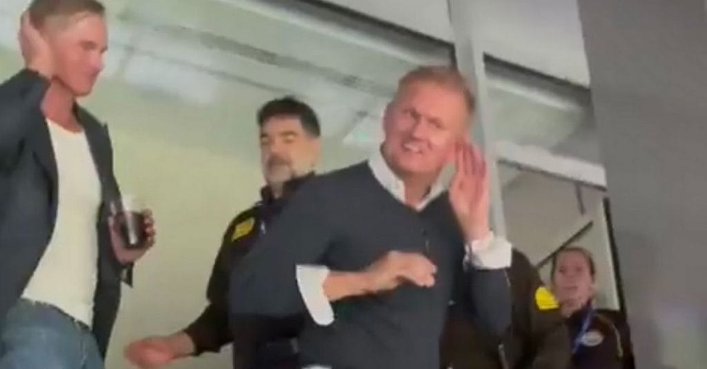 Ο πατέρας του Χάλαντ διέψευσε πως πέταξε φυστίκια στους φανς της Ρεάλ και ότι εκδιώχτηκε από το Μπερναμπέου