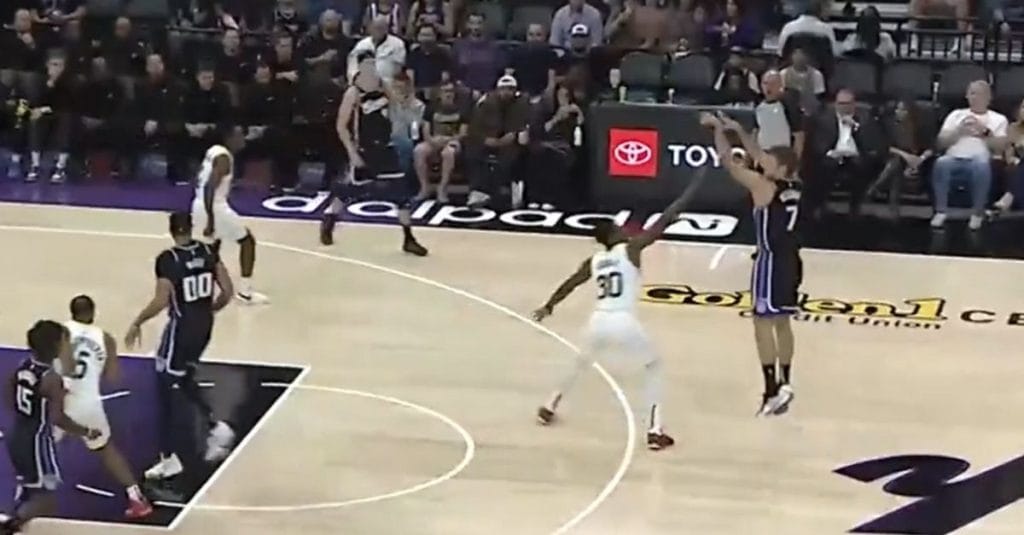 NBA: Ο Σάσα Βεζένκοβ ξεκίνησε με τρίποντο από τα 8.5 μέτρα στο φιλικό με τους Τζαζ