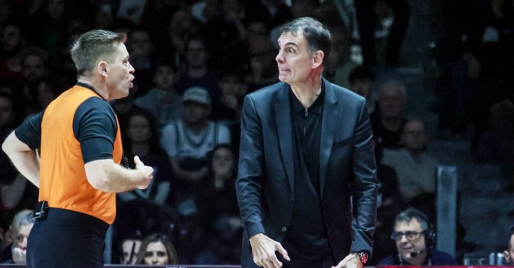 Μπαρτζώκας: “Πρέπει να σηκώσουμε τα κεφάλια μας, πρέπει να αναλύσουμε πως χάσαμε”