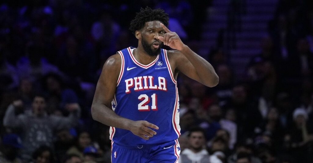 NBA: Ο Εμπίντ κατασπάραξε τους Χόρνετς, νίκη με 97-89 των Σίξερς στην Σάρλοτ