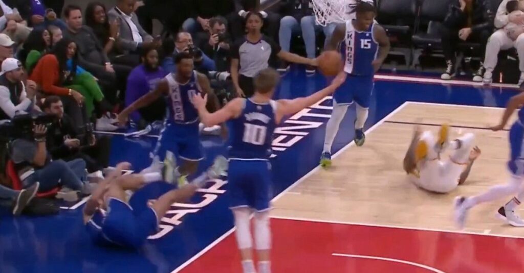 NBA: Ο Σάσα Βεζένκοβ τραυματίστηκε και αποχώρησε προσωρινά κόντρα στους Χοκς