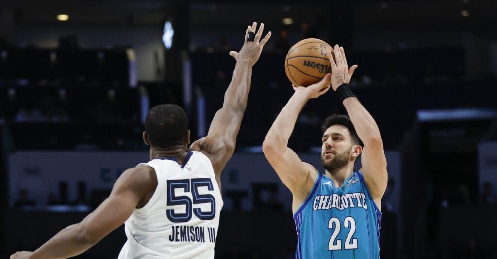 NBA, Βασίλιε Μίτσιτς: Το ρεσιτάλ στο ντεμπούτο του με τους Χόρνετς, η αποθέωση του Κλίφορντ και το “ήρθα για να αποδείξω ποιος είμαι” του Σέρβου