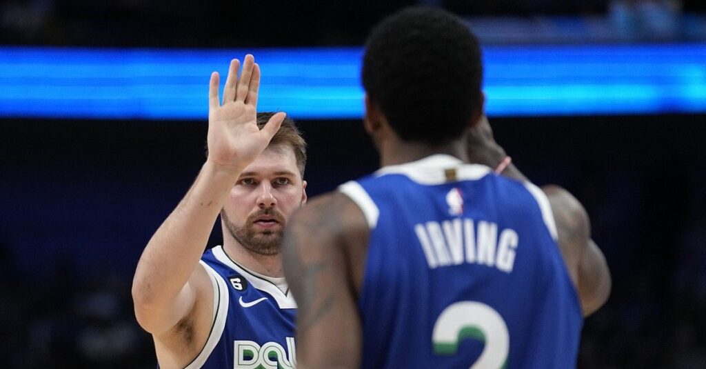 Οι Μάβερικς του Ντόντσιτς έριξαν με νικητήριο καλάθι-προσευχή του Ίρβινγκ τους Νάγκετς του Γιόκιτς στο καναβάτσο