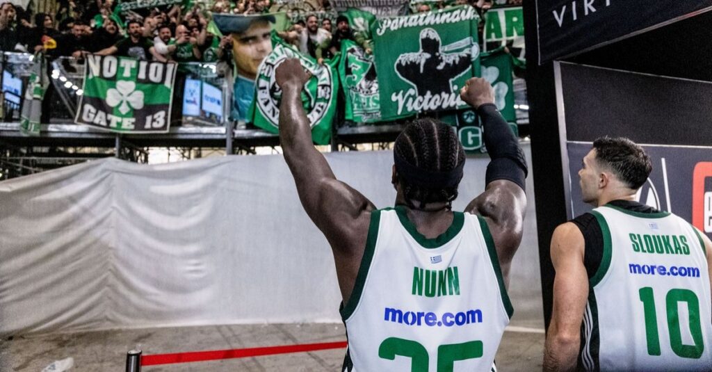 Παναθηναϊκός: Οι πανηγυρισμοί των Ναν και Σλούκα με τον κόσμο των πράσινων