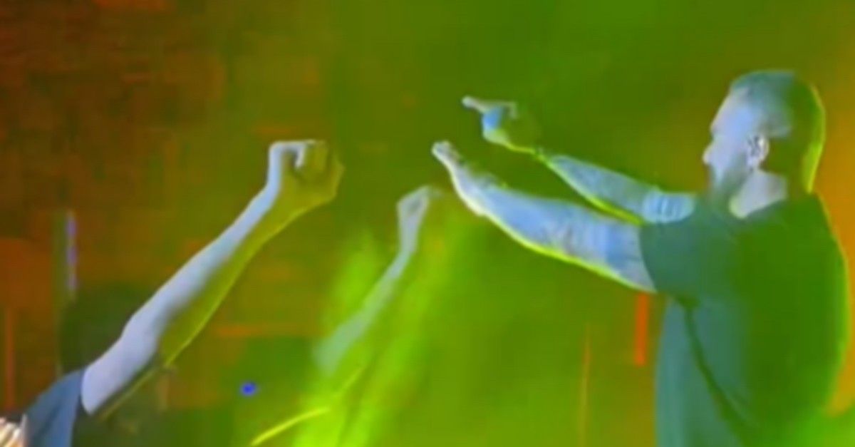 Ο χορός του Μπόμπαν Μαριάνοβιτς με τον Τριαντάφυλλο στην Σύρο