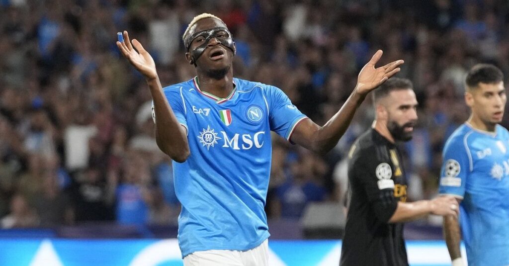 Ο Όσιμεν κινδυνεύει με χρηματικό πρόστιμο από την Νάπολι για νυχτοπερπατήματα και καυγά με θαμώνα που τον βιντεοσκοπούσε σε μαγαζί