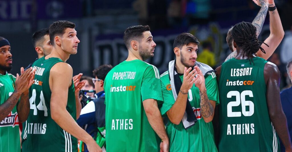 Οι παίκτες του Παναθηναϊκού ανταπέδωσαν το χειροκρότημα στους 500 πράσινους οπαδούς που βρέθηκαν στη Μαδρίτη