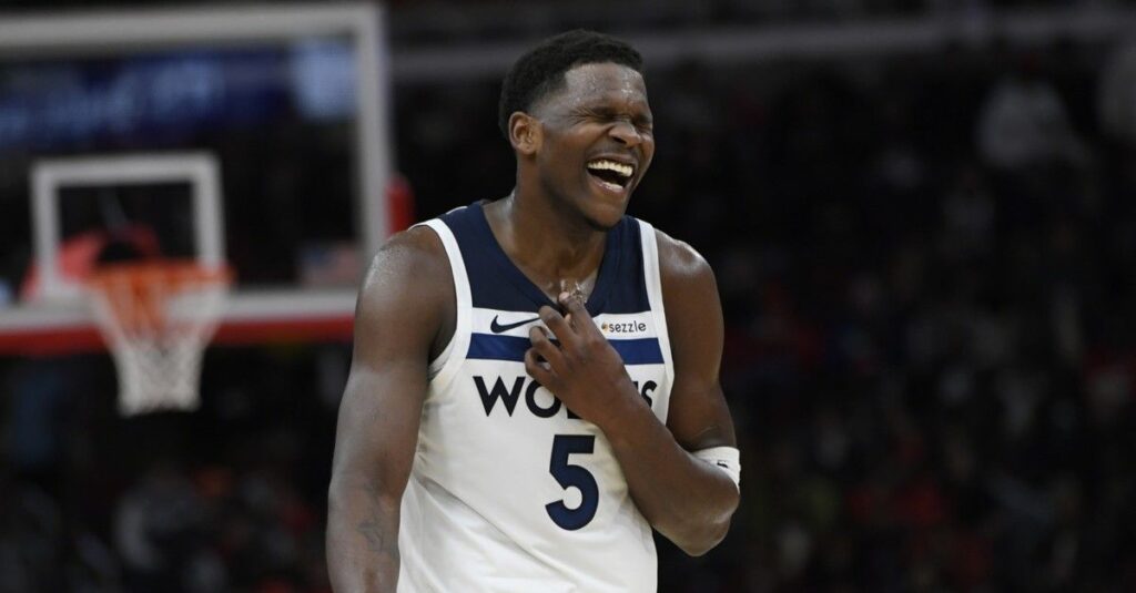 NBA: Εξωγήινος Φοξ, σταμάτησε στους 60 πόντους αλλά δεν ήταν αρκετός κόντρα στους Γουλβς, που νίκησαν με 130-126 τους Κινγκς με σπουδαίο Έντουαρντ