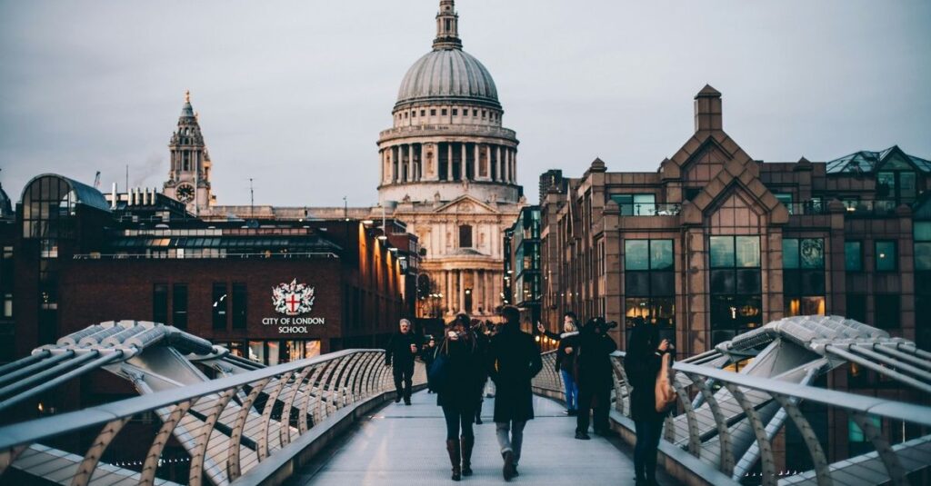 Κάνε δώρο Χριστουγέννων ένα ταξίδι στο Λονδίνο