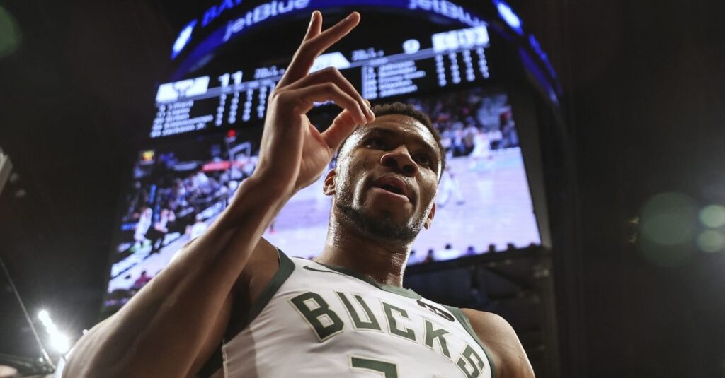 Ράπτορς -128: Triple-double ο Αντετοκούνμπο, περίπατο στον Καναδά το Μιλγουόκι