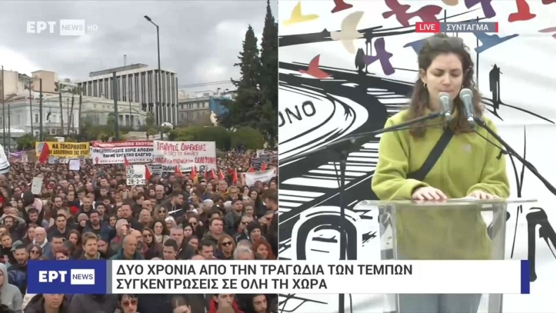 «Ράγισαν» καρδιές τη στιγμή της αναγγελίας των ονομάτων των 57 νεκρών από τα μεγάφωνα: «Παρών-παρούσα», φώναζε ο κόσμος (vid)