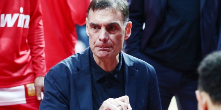 Ολυμπιακός, Μπαρτζώκας: Αφέθηκε ελεύθερος ο φίλαθλος που έβρισε τον προπονητή των «ερυθρολεύκων»