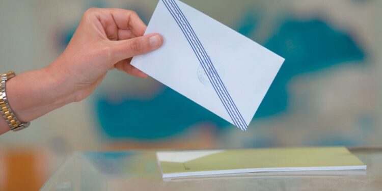 Δημοσκόπηση Interview: Μπροστά με 12,4% η ΝΔ από τη δεύτερη Πλεύση Ελευθερίας