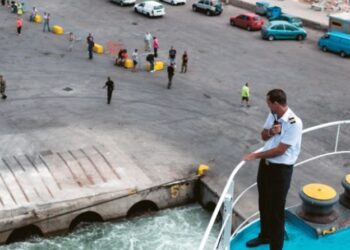 Έρευνα για την ελληνική ναυτιλία: Από τους 120.000 του ’70 έμειναν 25.540 σήμερα