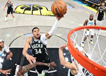 Πέισερς -115: Αντετοκούνμπο και Πόρτις «πάλευαν» χωρίς βοήθεια (vid)