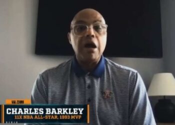 Μπάρκλεϊ: «Θα έριχνα γροθιά στον πατέρα του Χαλιμπέρτον αν ήμουν Γιάννης» (vid)