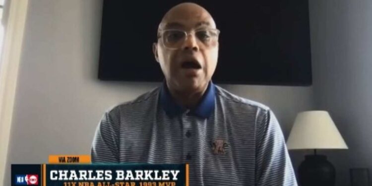 Μπάρκλεϊ: «Θα έριχνα γροθιά στον πατέρα του Χαλιμπέρτον αν ήμουν Γιάννης» (vid)