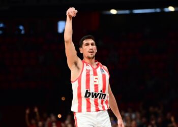 Ολυμπιακός: Μαγικό πρώτο ημίχρονο για τον Γιαννούλη Λαρεντζάκη! (vid)