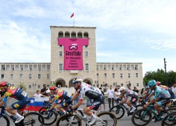 O Γύρος Ιταλίας πήρε εκκίνηση στην Αλβανία (vids)