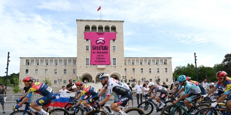 O Γύρος Ιταλίας πήρε εκκίνηση στην Αλβανία (vids)