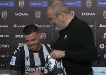 ΠΑΟΚ: Η αγκαλιά του Χατζόπουλου στον Βιεϊρίνια