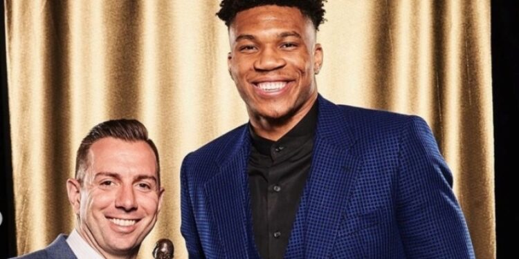 Άλεξ Σαράτσης: Ο εκ των ατζέντηδων του Αντετοκούνμπο υποψήφιος για πρόεδρος των Χοκς σύμφωνα με τον Stein