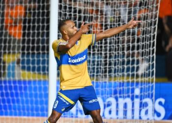 Ελ Αραμπί: Αναδείχθηκε πρώτος σκόρερ στο κυπριακό πρωτάθλημα με τον ΑΠΟΕΛ