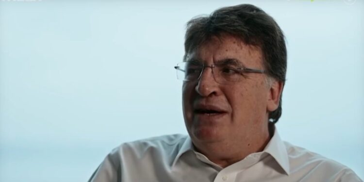 Θεοδωρίδης για τον τελικό των Νέων του Ολυμπιακού: «Ήρθε η γυναίκα μου και τα παιδιά μου και μου είπαν μπορούμε να φωνάζουμε» (vid)