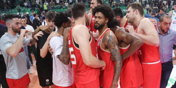 ΚΑΕ Ολυμπιακός: «Δύο λέξεις για το θέατρο του παραλόγου που ζούμε τις τελευταίες μέρες, λύπηση και ντροπή»