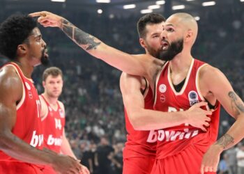 Το φύλλο αγώνα του τρίτου τελικού: Τι έγραψαν οι διαιτητές για τη χειρονομία του Φουρνιέ και για τα συνθήματα που ακούστηκαν