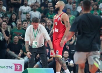 Φουρνιέ στην απολογία του: «Συγγνώμη από όλους, αλλά όχι από αυτούς τους πέντε που έβριζαν τη μητέρα και τη γυναίκα μου»