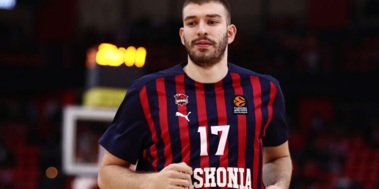 Ρογκαβόπουλος: Ο… στόχος του Παναθηναϊκού απολαμβάνει τις διακοπές του στη Σαντορίνη