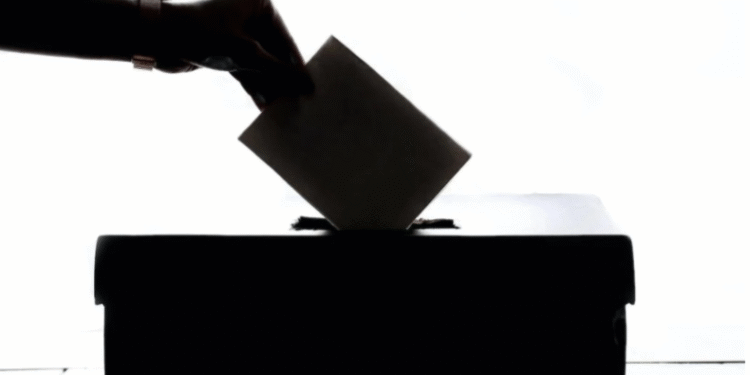 Δημοσκόπηση Action24: Πρώτη η ΝΔ με 24,8%