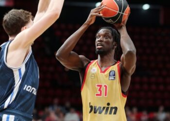 Νέιθαν Μένσα: Ανακοινώθηκε από την Κλουζ