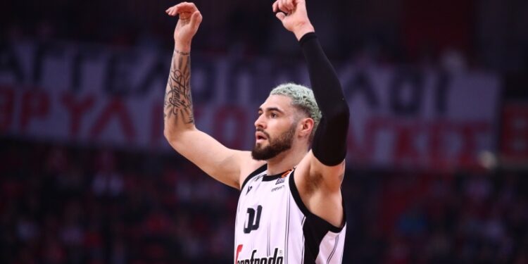 Εφές: Παίρνει Κορντινιέ