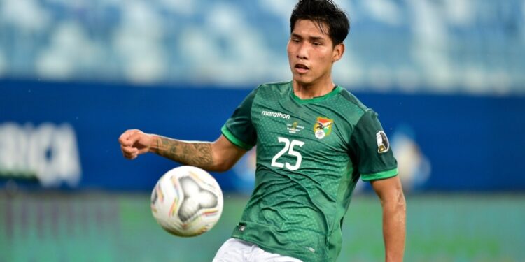 Παναιτωλικός: Ο Τσούρα χάρισε λεφτά στη Στρόνγκεστ για να φορέσει τα κιτρινομπλέ