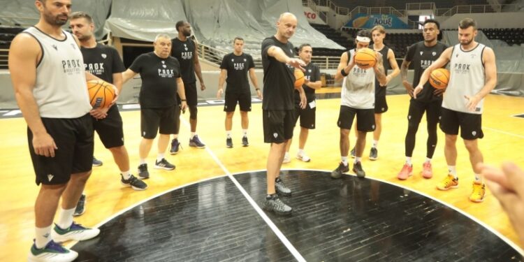 Ζντοβτς: «Υπάρχει πίεση αλλά εμείς πρέπει να την κάνουμε δημιουργική»