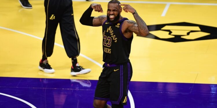 ΛεΜπρόν: Απάντησε για το αν θα γίνει προπονητής (vid)