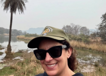 Η viral Αμερικανίδα που έχει ταξιδέψει σε 90 χώρες και δεν μπορεί να σταματήσει να επιστρέφει σε αυτή την μια