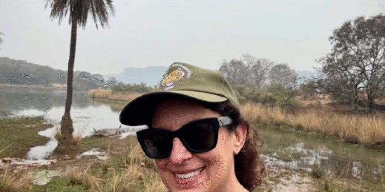 Η viral Αμερικανίδα που έχει ταξιδέψει σε 90 χώρες και δεν μπορεί να σταματήσει να επιστρέφει σε αυτή την μια