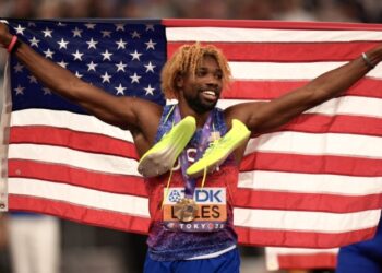 Λάιλς: Παρέμεινε στον θρόνο του στα 200μ. και ισοφάρισε τον Μπολτ στα παγκόσμια πρωταθλήματα (vid)