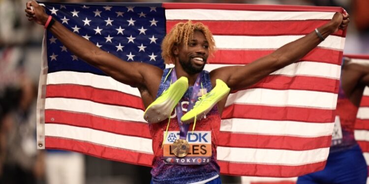 Λάιλς: Παρέμεινε στον θρόνο του στα 200μ. και ισοφάρισε τον Μπολτ στα παγκόσμια πρωταθλήματα (vid)