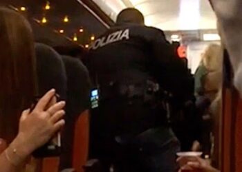 Πτήση προς Κέρκυρα: Επιβάτες αποθέωσαν τον πιλότο που κατέβασε ταραξία στο Μιλάνο!