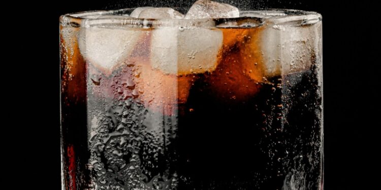 Αναψυκτικά διαίτης: Πώς επηρεάζουν το συκώτι περισσότερο από τα κανονικά