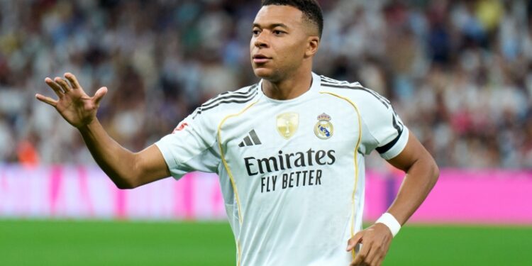 Ρεάλ Μαδρίτης: Ανησυχία με Μπαπέ, ο Ντεσάν… σφυρίζει αδιάφορα για τις ενοχλήσεις του