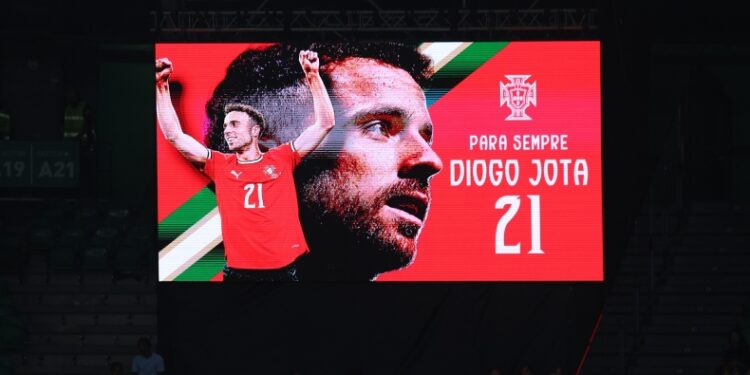 Ζότα: Ανατριχίλα στο «Ζοσέ Αλβαλάδε», καθολικό standing ovation στη μνήμη του στο 21ο λεπτό (vid)