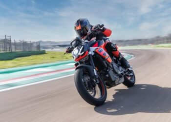 Test ride: Οδηγούμε το Aprilia Tuono 457 με την απόλαυση στο επίκεντρο