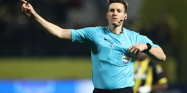 Ο Γερμανός Ντάνιελ Σίμπερτ σφυρίζει το Ολυμπιακός