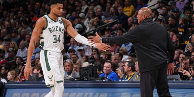 Ντοκ Ρίβερς για Αντετοκούνμπο: «Είναι απίστευτη η διαφορά με το πώς σφυρίζουν τον Γιάννη και δεν δίνουν τα φάουλ»